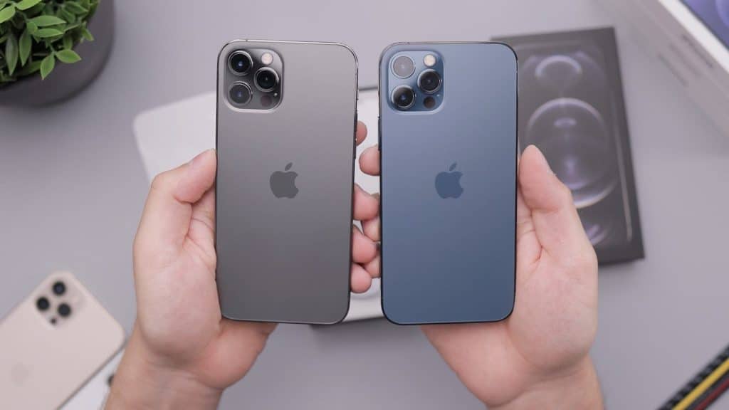 black iphone 7 with black case