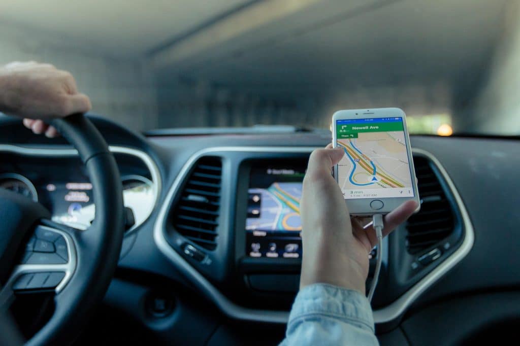 Telefon sa navigacijom u automobilu kao rizična situacija za pregrevanje leti